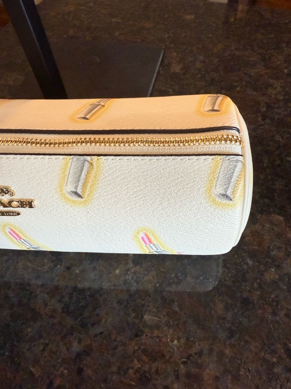Coach Cream Make-up Bag with Pink Lipstick Motif - Picture 3 of 13